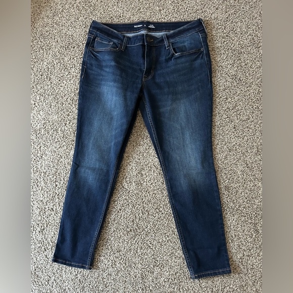 Old Navy Rockstar Skinny Jeans - Picture 2 of 3